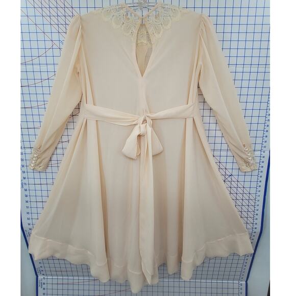 Vintage Beige Lace‑Collar Swing Dress—Belt with Knee Boots & Structured Coat (M) - Picture 3 of 15